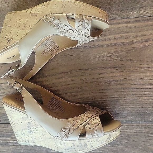 Apt. 9 wedge shoes sandals Taupe Size 7.5 - Picture 3 of 8